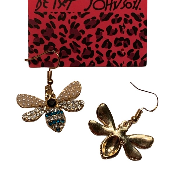 🦋🆕 Betsey Johnson Style - Butterfly Drop Earrings - Picture 2 of 4